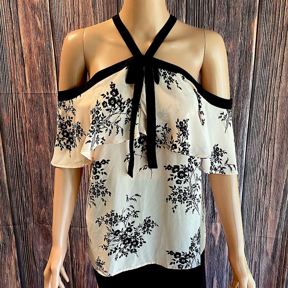 Vince Camuto XS pale light baby pink black floral flowy ruffly summer top